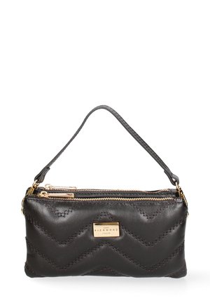 Sac à main en cuir noir avec un design matelassé en chevrons, quincaillerie dorée et une bandoulière amovible. Comprend une ouverture zippée et une plaque logo.