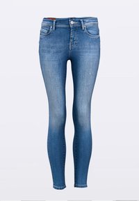 Jeans skinny din denim albastru ușor, cu cinci buzunare, fermoar și o mică placă de piele maro la talie.