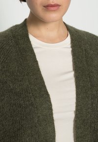 Selected Femme Chaqueta de punto - mottled olive