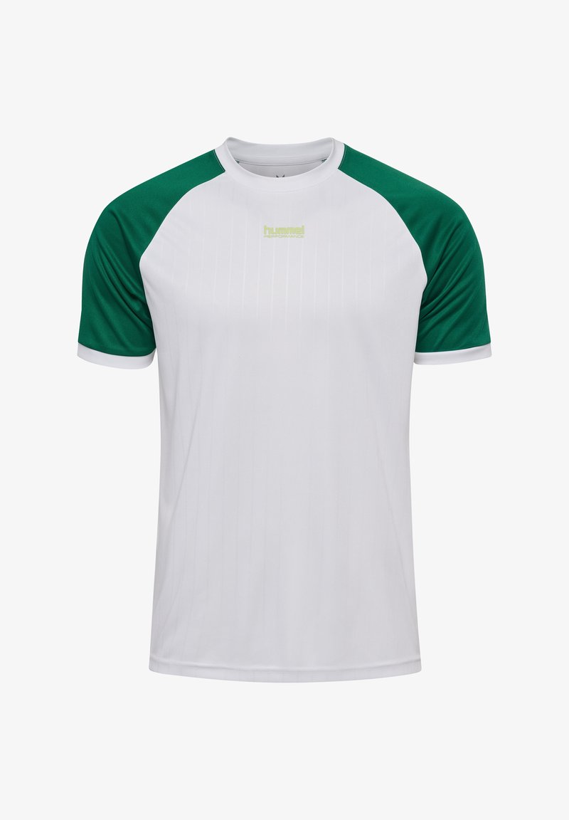 Vit atletisk t-shirt med gröna raglanärmar, med ett texturerat randmönster och en liten logotyp på bröstet.