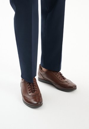 - Eleganckie buty