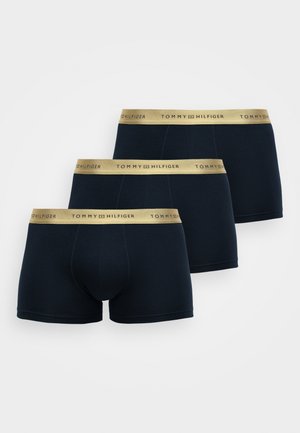 Marineblå bomuldsblandede boxershorts i pakke med tre, med en guld elastisk talje med "TOMMY HILFIGER" branding, glat tekstur og tætsiddende design.