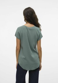 Vero Moda VMBELLA SS  NOOS - T-shirt basic - dark forest