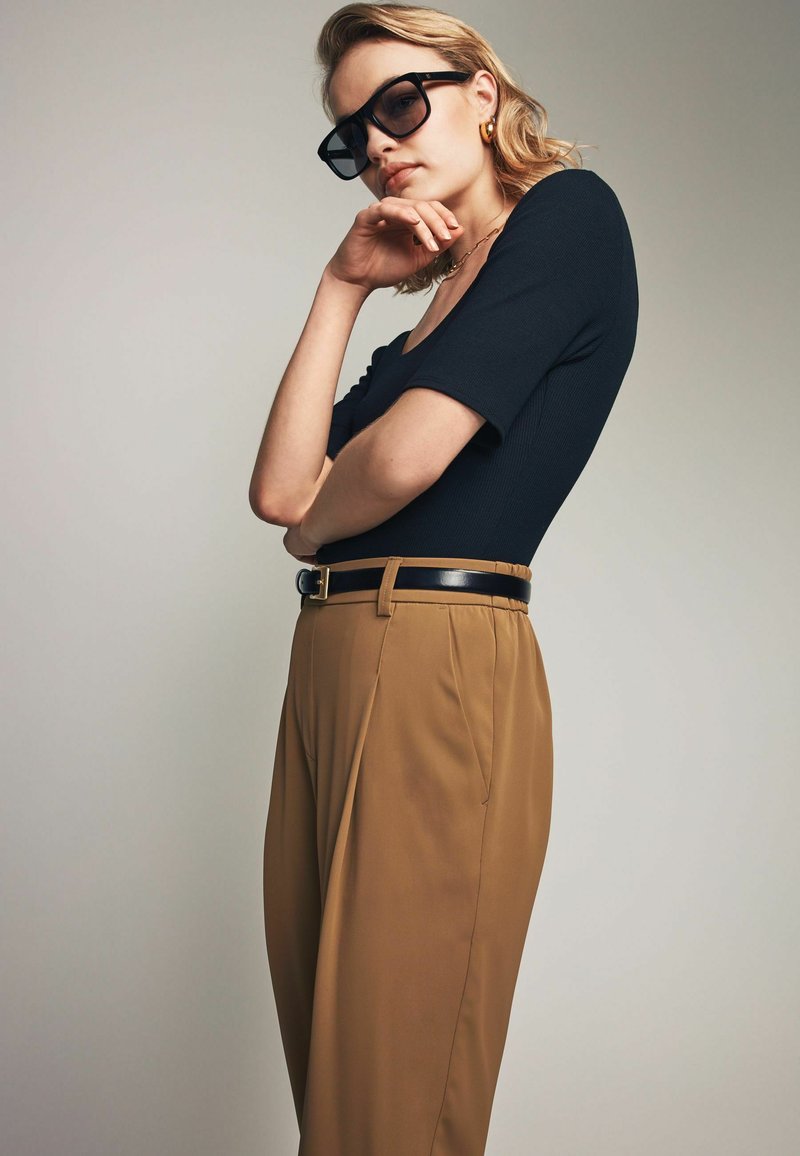 THE SET 2 PACK - Nadrágok - black camel brown