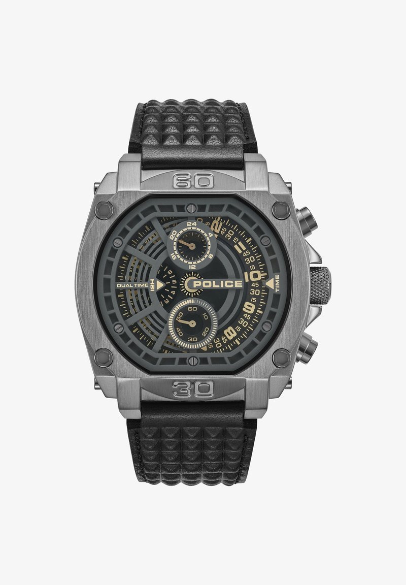 Analogna zapestna ura z ohišjem iz kovinskega srebra, črnim teksturiranim usnjenim paščkom, zaslonom z dvojnim prikazom časa in tremi podštevci na temnem številčniku.