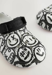 Next REGULAR FIT - Páskové sandály  - black white happy face