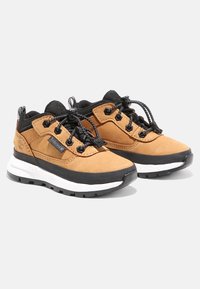 Bruna läder- och svarta textilsneakers med svarta snören, vit mellansula och strukturerad gummisula. Har förstärkta öglor och logotyp.