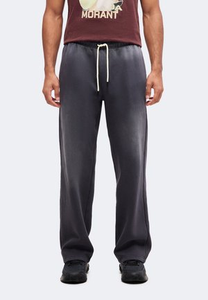 Nike Performance, CHICAGO BULLS STANDARD ISSUE FLEECE OPEN HEM PANT - Клубно облекло - dark charcoal/white