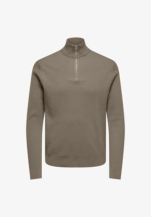 Beige gebreide pullover met hoge kraag en een kwart rits. Heeft een geribbelde textuur en lange mouwen. Minimalistisch ontwerp.