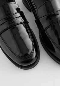 Next FOREVER COMFORT ROUND TOE - REGULAR FIT - Loafers - black