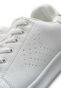 Hummel BUSAN  UNISEX biały