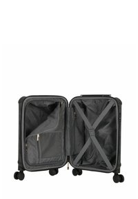 Valigia rigida nera con quattro ruote, due scomparti, tasca interna in rete e cinghie elastiche incrociate per fissare gli oggetti.