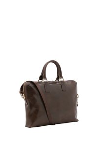 Sac à main en cuir marron avec deux poignées supérieures et une bandoulière amovible. Doté d'une fermeture éclair et de détails de couture subtils.