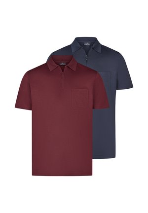 Due polo a maniche corte con cerniere, una bordeaux davanti e una blu scuro dietro, entrambe con colletto e tasche sul petto.