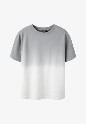 Szary i biały gradientowy t-shirt z krótkimi rękawami, okrągłym dekoltem, wykonany z miękkiego materiału, o gładkiej teksturze i minimalistycznym wzorze.