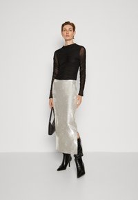 Malina CLARISSE MAXI SKIRT - Jupe crayon - silver