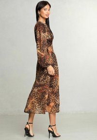 Lipsy REGULAR FIT-PRINTED LONG SLEEVE UNDERBUST MIDI - Dnevna haljina - natural