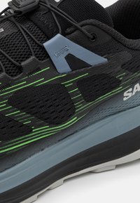 Salomon ULTRA GLIDE 2 - Trail hardloopschoenen - black/flint stone/green gecko
