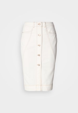 Saia de ganga branca com fecho de botão à frente, costura visível e silhueta lápis. Sem bolsos visíveis. Textura suave.