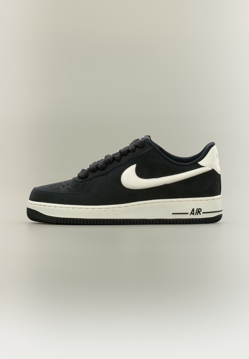 AIR FORCE 1 07 LV8 black/sail/black
