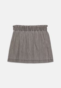 Grå denimskjørt med elastisk midjebånd, samlet tekstur og utsvingt fasong. Enkel design, lett stoff, og oppbrettede kanter.