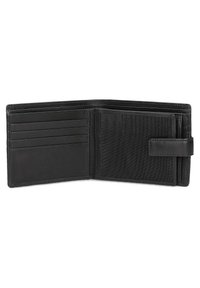 Portafoglio in pelle nera con quattro scomparti per carte, uno scomparto in rete per l'ID e una finitura texture. Dotato di una chiusura sicura con fascia.