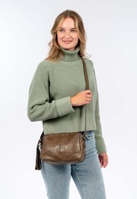 SURI FREY LIVY - Schoudertas - mud