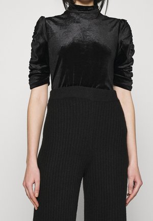 Long sleeved top - black