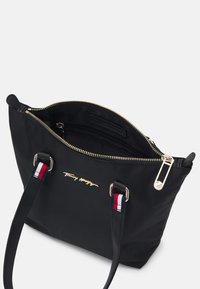 Tommy Hilfiger IM NEW SMALL TOTE - Saco de mão - black