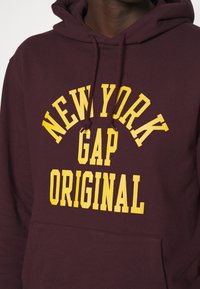 GAP Jersey con capucha - dark red