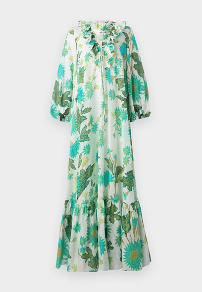 Vestido longo e leve com decote em renda, apresentando um padrão floral e de folhas em verde e azul sobre um fundo claro. Mangas e barra em formato evasê.