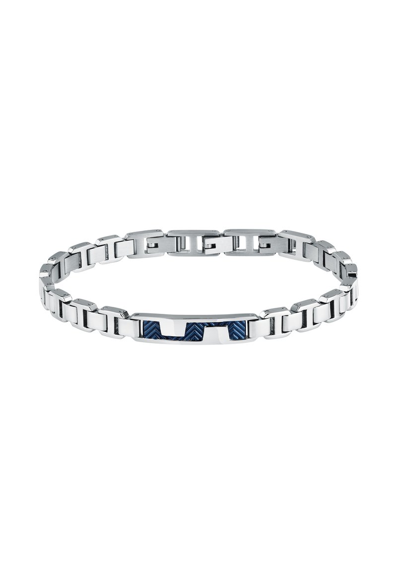 Bracciale in metallo argentato con anelli intrecciati, caratterizzato da un centrale smaltato blu rettangolare con un motivo a chevron.