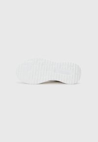 Thumbnail Image 5