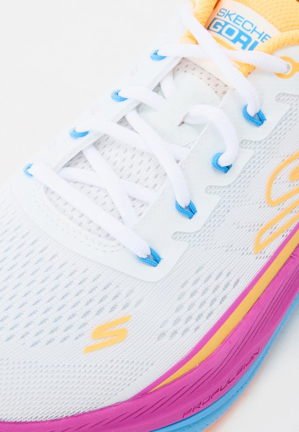 MAX CUSHIONING PROPULSION - Trainers4