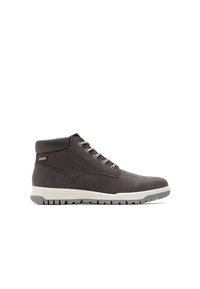 Botas de tobillo de cuero gris con un acabado texturizado, suela de goma y ojales metálicos. Presentan un logo en el lateral y un collarín acolchado.