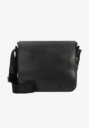 Borsa a tracolla in pelle nera con texture liscia, chiusura a pattina, tracolla regolabile e logo in rilievo sul davanti.