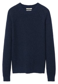 Pull en maille bleu marine à manches longues, col rond, avec un motif gaufré texturé sur le tissu.