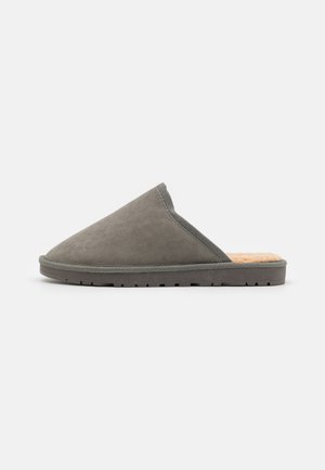 Isotoner Pantofole mocassini da uomo ultra comode e leggere, in cotone biologico e suola in pelle, grigio antracite, 41 EU