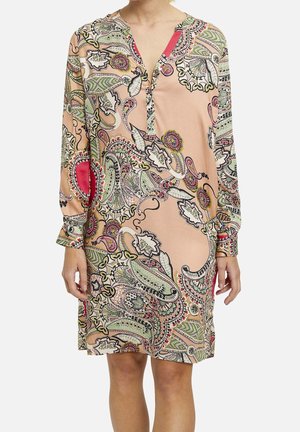Lang shirtjurkje met lange mouwen van zachte, perzikkleurige stof met een kleurrijk paisley-patroon, een V-hals en knoopdetails in een ontspannen pasvorm.