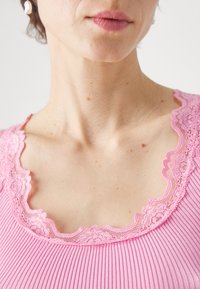 Rosemunde REGULAR VINTAGE - Toppi - dolly pink