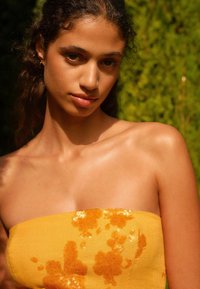Next BLEND SEQUIN BANDEAU MINI - REGULAR FIT - Cocktailkleid/festliches Kleid - orange