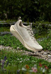 Unselected, light orewood brown/cream/safety orange