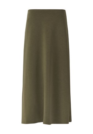 Une jupe olive longueur genou en tissu doux, présentant une texture lisse, un drapé subtil et une légère fente latérale.