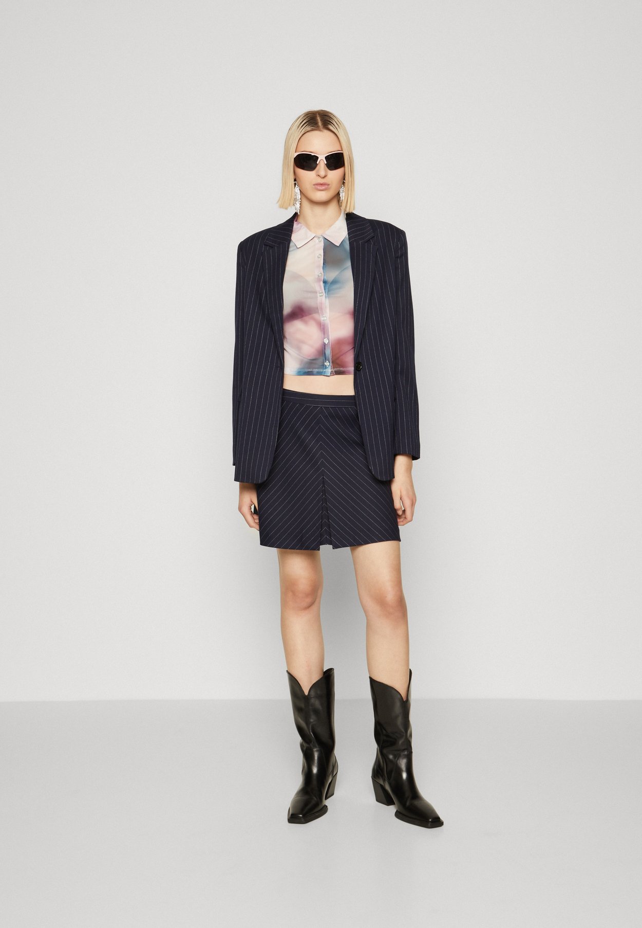 ONLSAVITA PINSTRIPE SHORT SKIRT