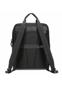 Zaino nero con spallacci imbottiti, dettagli in rete e maniglia superiore. Include una tasca sul retro con zip e cuciture rinforzate.