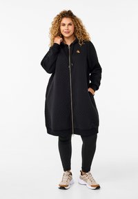 Active by Zizzi LANGE GESTEPPTE SPORT MIT REISSVERSCHLUSS - Tröja med dragkedja - black