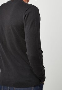 Next Sweter