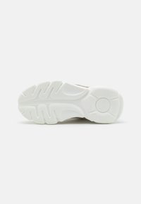 Buffalo CHAI - Tossud - white/silver/gold