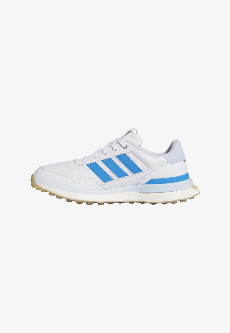 Valge spordijalats siniste triipudega, tekstureeritud nahast pealmise osaga, polsterdatud tallaga ja kummist haardepõhjaga. Omab polsterdatud kraega ja paelu.