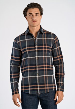 Langärmliges, navy-blau kariertes Hemd mit braunen und weißen Karomustern, mit Button-Down-Kragen und Brusttasche, aus gewebtem Stoff.